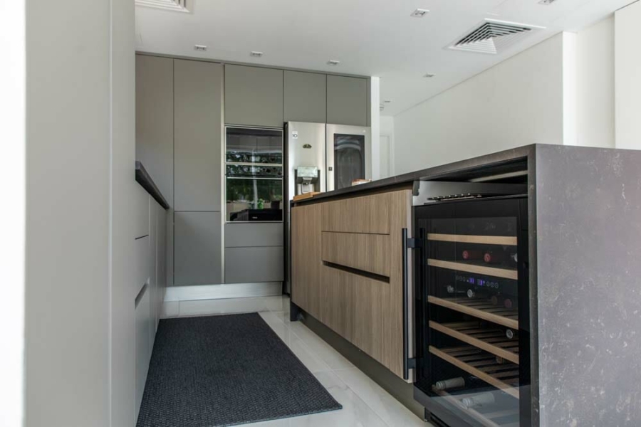 Smart Renovation Design & Fit-Out Company in Dubai presents beautiful Jumeirah Park Villa kitchen renovation.