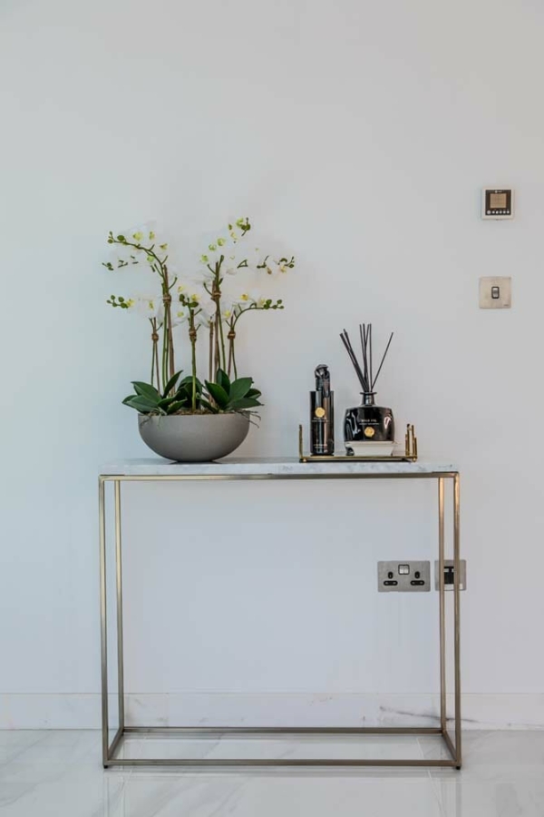 Smart Renovation Design & Fit-Out Company in Dubai presents Jumeirah Park beautiful living room with interior design and decor.