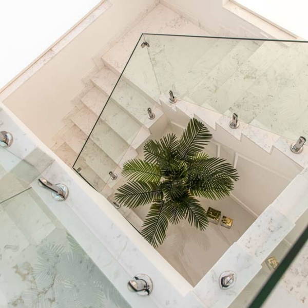 Smart Renovation Design & Fit-Out Company in Dubai presents Jumeirah Park beautiful living room with interior design and decor.