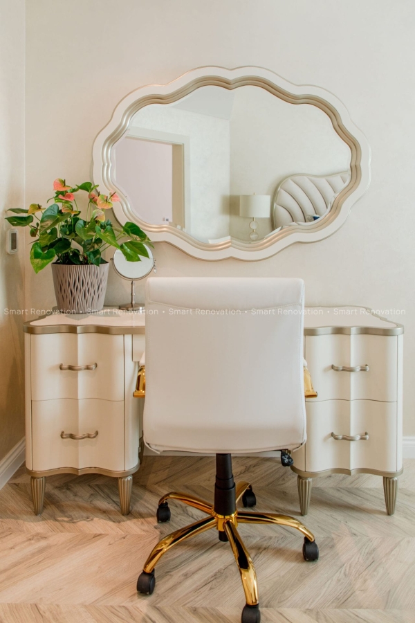 Smart Renovation Design & Fit-Out Company in Dubai presents Shoreline Apartment with beautiful master bedroom with interior design and decor.