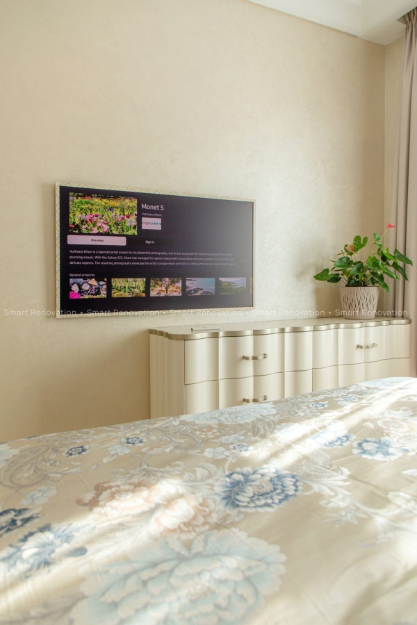 Smart Renovation Design & Fit-Out Company in Dubai presents Shoreline Apartment with beautiful master bedroom with interior design and decor.