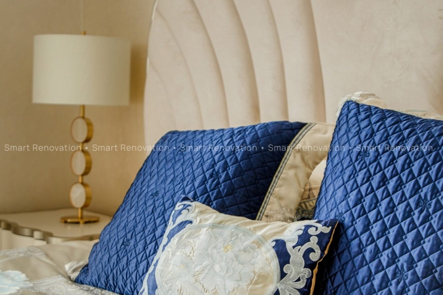 Smart Renovation Design & Fit-Out Company in Dubai presents Shoreline Apartment with beautiful master bedroom with interior design and decor.