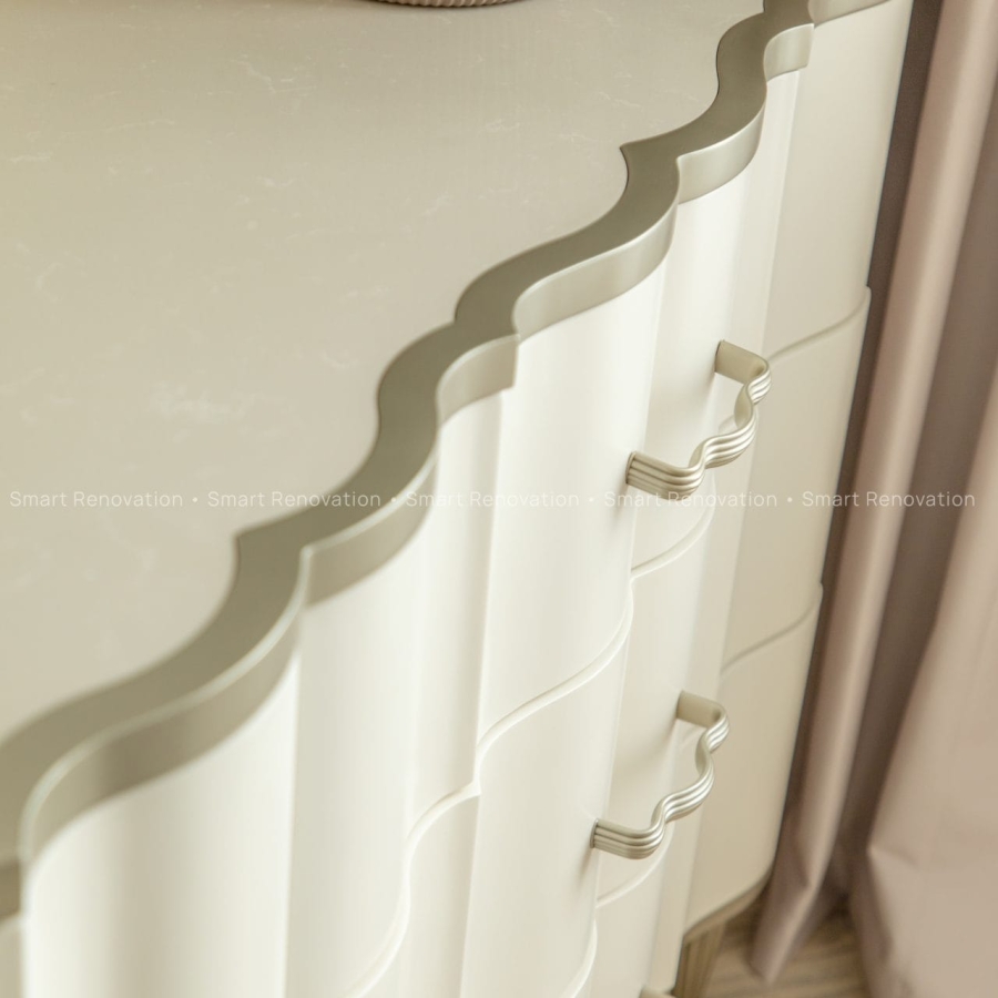 Smart Renovation Design & Fit-Out Company in Dubai presents Shoreline Apartment with beautiful master bedroom with interior design and decor.